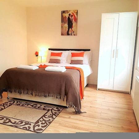 Comfortable Studio Flat Near Central London Bagian luar foto